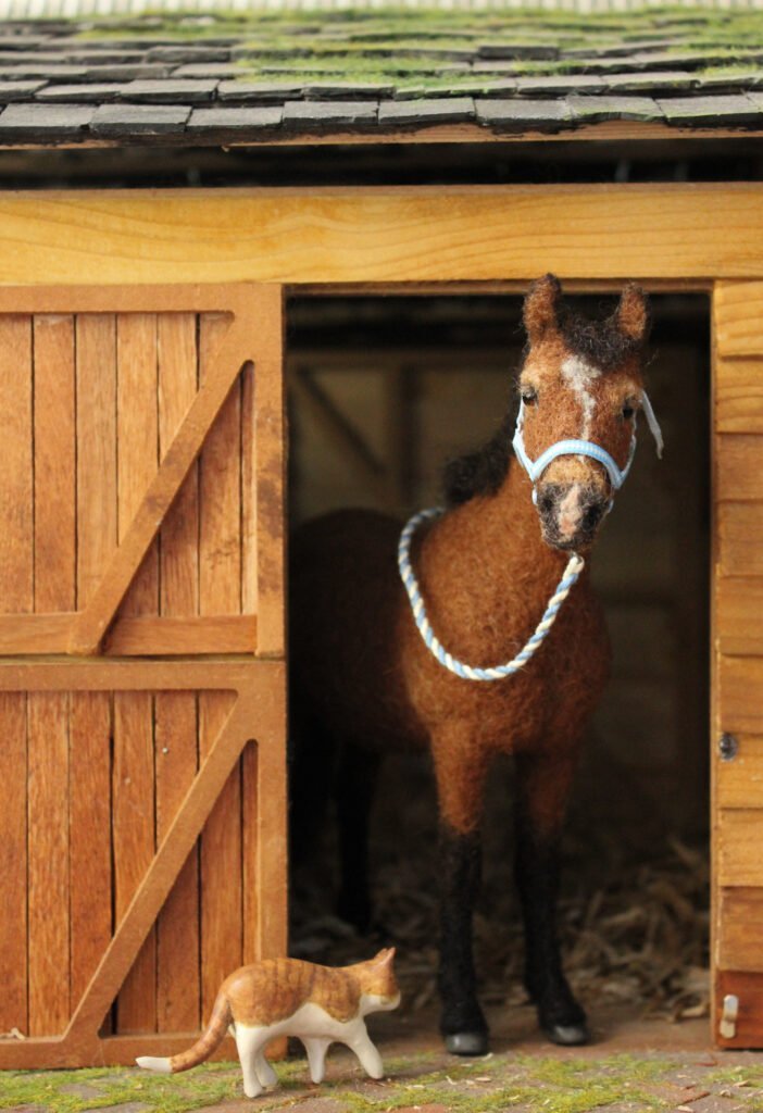 A bay needle-felted horse by Tomas Varela